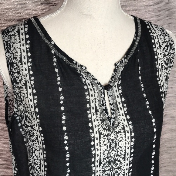 WORLD MARKET SMALL B&W COVERUP - Picture 3 of 8